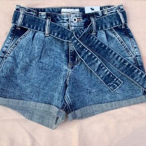 Paper bag denim shorts